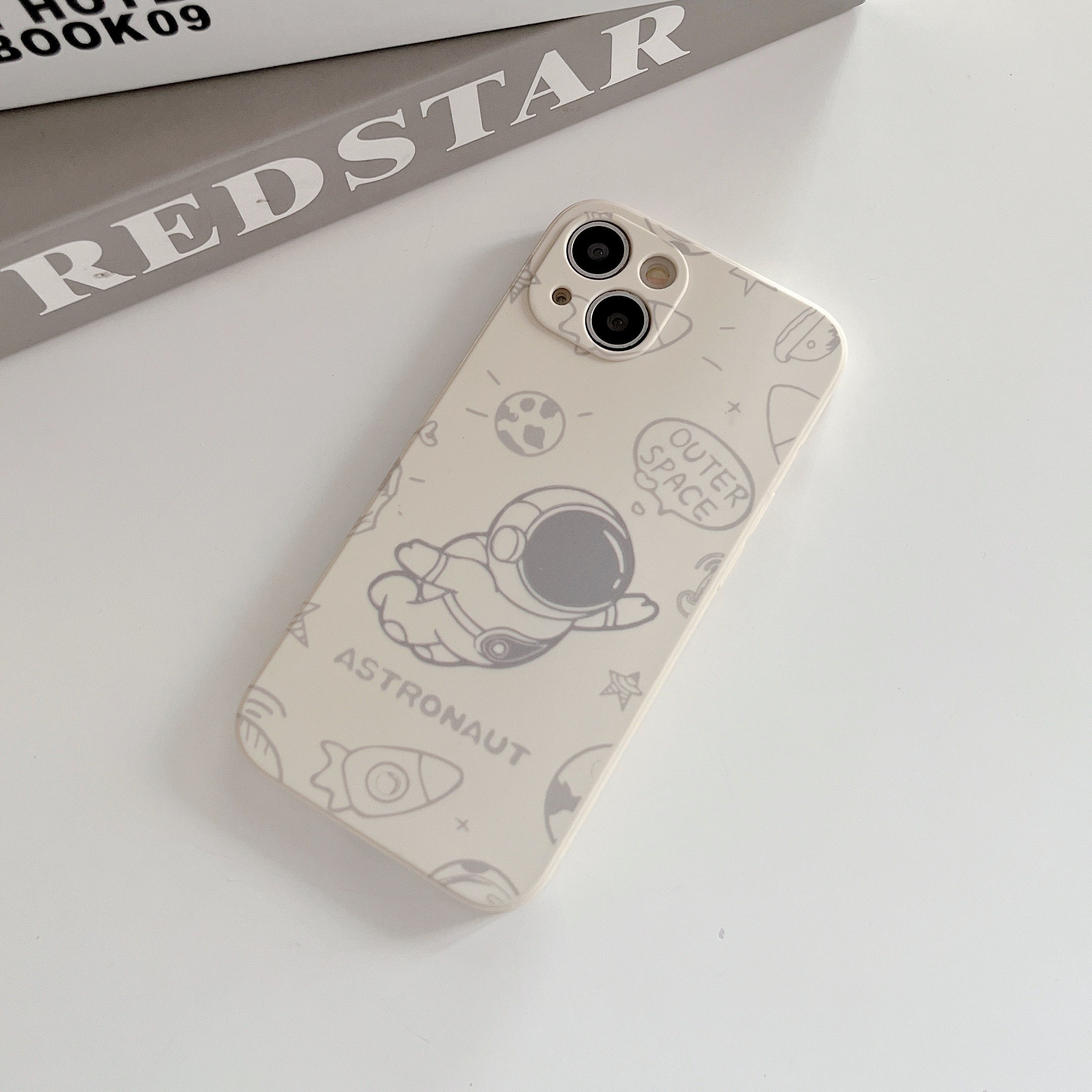 Telefoncover Space Astronaut Pattern til iPhone 13 6,1 tommer præcist udskæring telefonskalscover Telefoncover Space Astronaut Pattern til iPhone 13 6,1 tommer præcist udskæring telefonskalscover